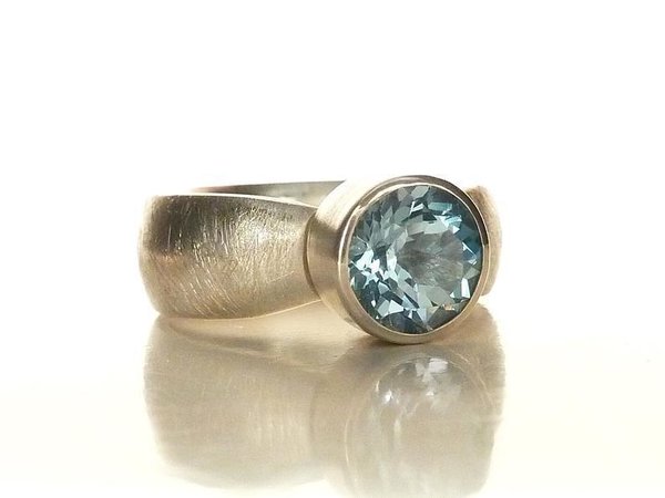 Solitärring mit Blautopas, opulenter Ring aus Sterlingsilber 925